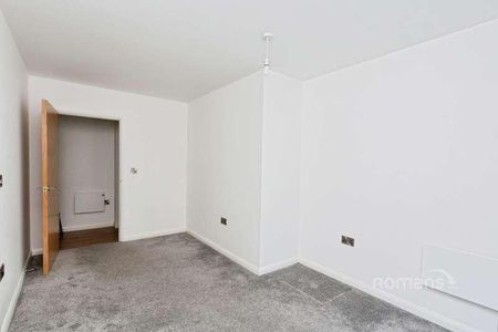 Grand View, Farnborough Road, Farnborough, Hampshire, GU14 - Photo 3