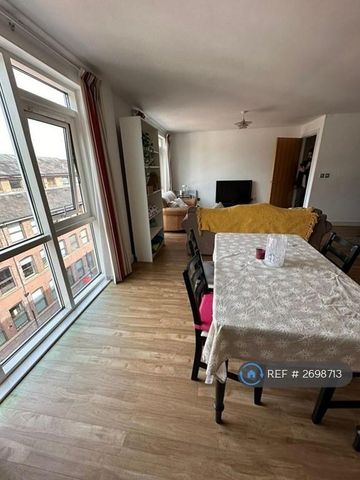 2 bedroom flat to rent - Photo 4