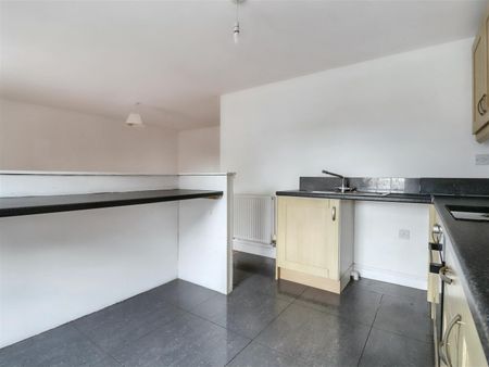 2 Bedroom Flat / Apartment to let - Photo 2