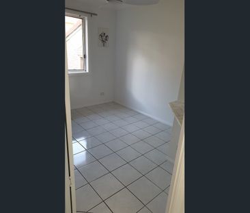 2 bed Unit in magnificent Korora , with balcony, and access to pool... - Photo 1