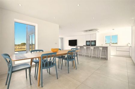 5 bedroom detached house to rent - Photo 3