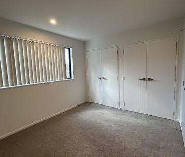 Stylish Living in a Scenic Titirangi Setting! - Photo 6