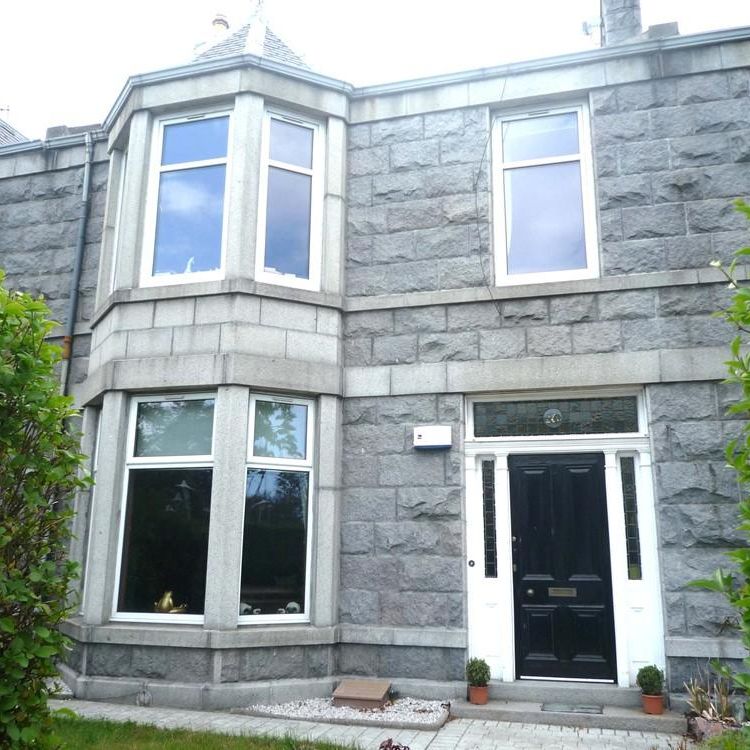 4 bedroom terraced house to rent - Photo 1