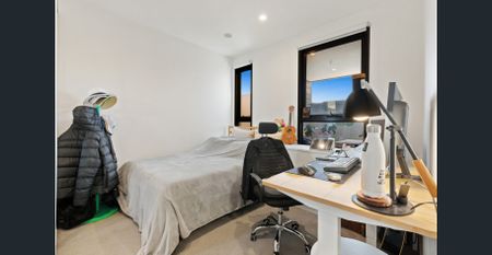 Luxury apartment in great location! (6 months lease only) - Photo 3