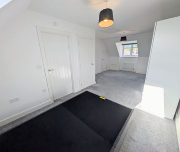 A 4 Bedroom Semi-Detached - Photo 4
