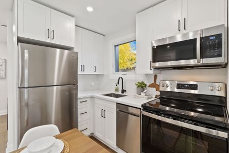 For Lease - 1332 Majestic Drive Unit# 2, Burlington, Ontario - Photo 3