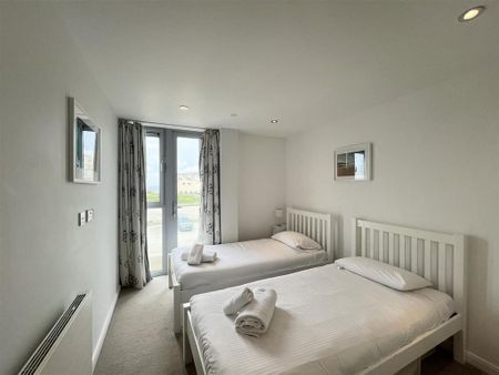 2 bedroom penthouse to rent - Photo 3
