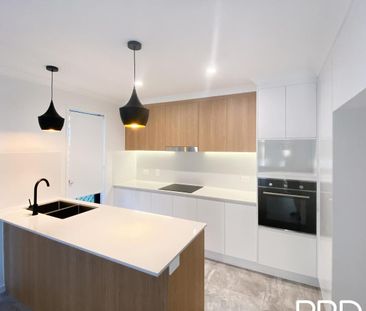 Modern Unit - Photo 2