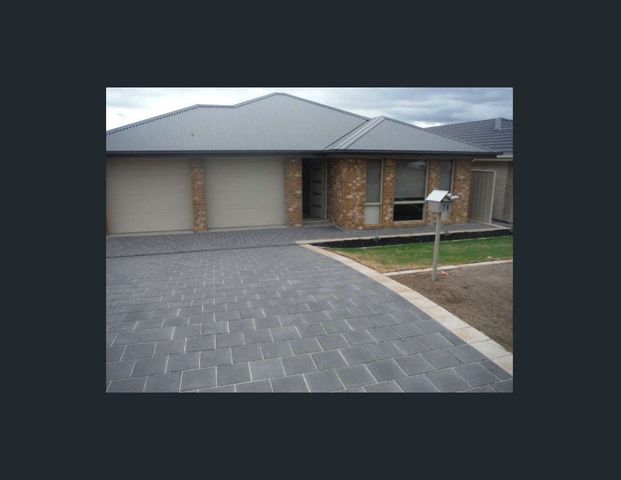 PERFECT 4 BEDROOM HOME !! MUST SEE - Photo 1