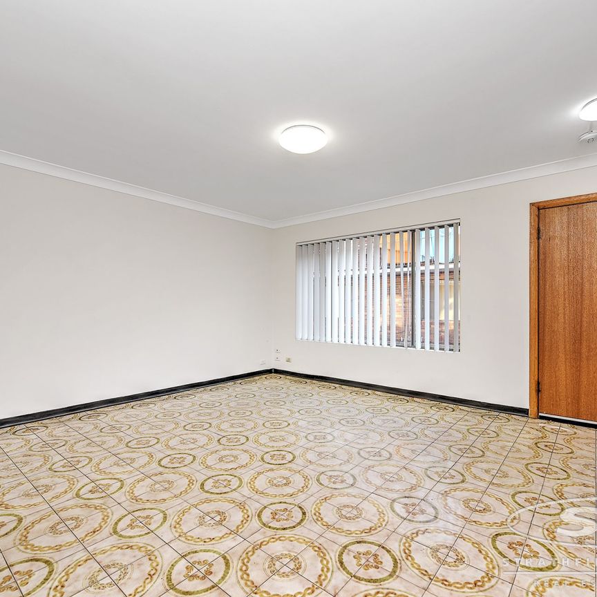 Townhouse with Spacious Interiors - Photo 1