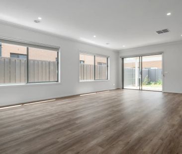 SUBERB 4 BEDROOM HOME! WITH 2 LIVING! - Photo 6