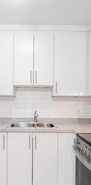 Studio Disponible- à Deux Pas Du Métro Du Collège - Disponible Le 1er Avril - 1461 Rue Du College, Montréal - Photo 1