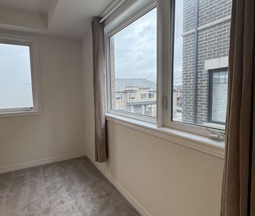 For Lease - 2031 Cameron Lott Crescent, Oshawa, Ontario - Photo 2
