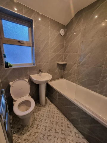 Capworth Street - Photo 5