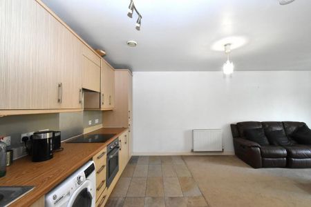 2 bedroom flat to rent - Photo 3