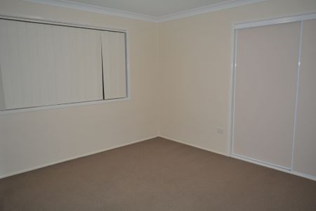 12 Ballin Drive, CENTENARY HEIGHTS - Photo 3