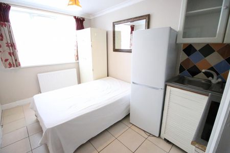 Studio to rent - Photo 3