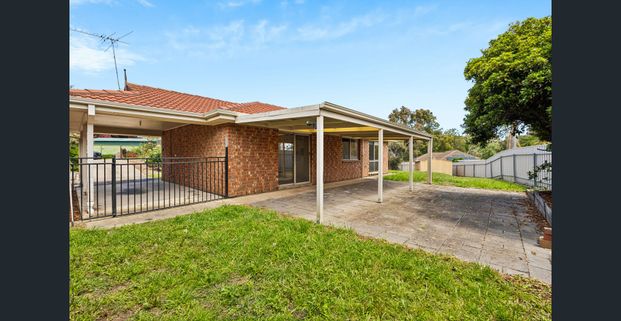 Spacious 4-Bedroom Family Home with Ducted Air Conditioning & Large Backyard - Photo 1