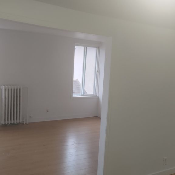 4/1/2 Chauffer éclairé Centre Ville - Photo 1