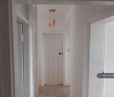 1 bedroom in a flat share to rent - Photo 5