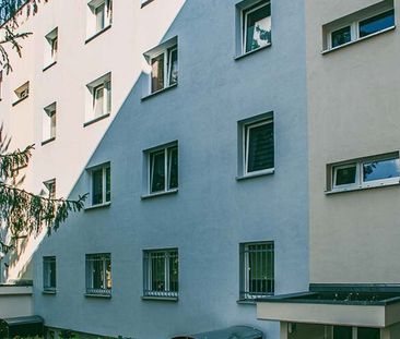 Direkt in der Einkaufsstraße. - Photo 1