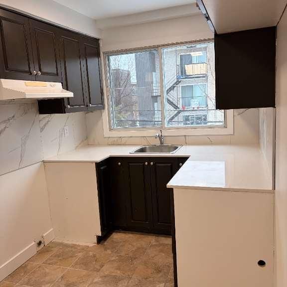 À VOIR 3 1/2 rénové appartement près métro Concorde - Photo 1
