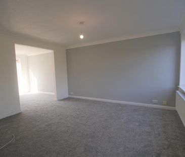 4 bedroom detached house to rent - Photo 2
