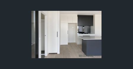 Stunning Waterfront Apartment with Spectacular Views - Photo 4