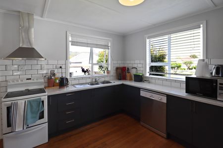 Situated in a highly sought after area, welcome to 66 Rata Street! - Photo 4