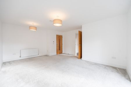 Flat 2-4 Alexander Grove - Photo 2