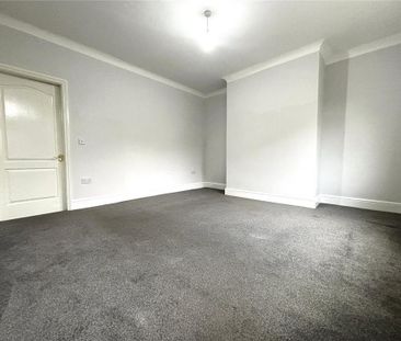 2 bedroom end of terrace house to rent - Photo 2