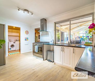 Charming home with a Pool *Chemicals are at tenants expense* - Photo 3