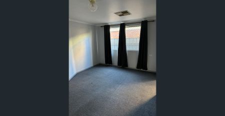 QUAINT HOME IN A CENTRAL LOCATION - Photo 5