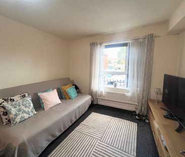 1 -3 Gammons Lane, Watford - Photo 1