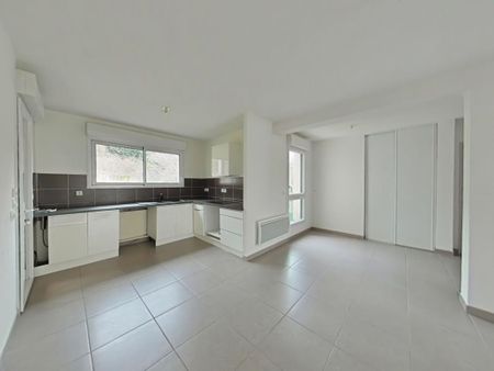 Location Appartement 3 pièces 73m² ROMANS SUR ISERE 26100 - Photo 4