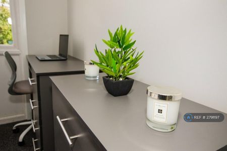 1 bedroom in a house share to rent - Photo 5