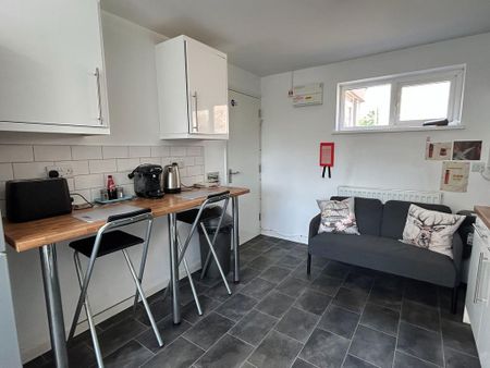 1 bedroom house of multiple occupation to rent - Photo 4