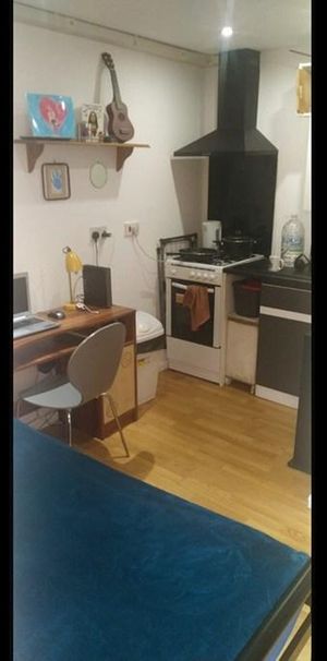 Studio to rent - Photo 1