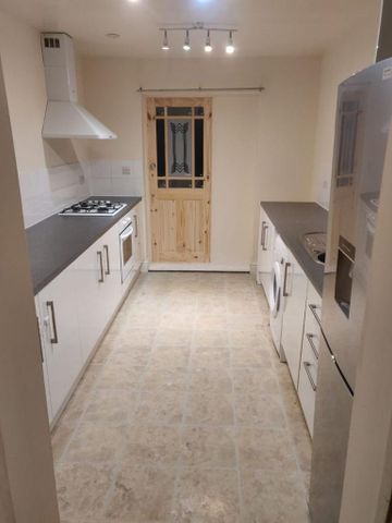 3 bedroom semi-detached house to rent - Photo 5