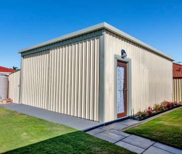 Family living with space for work and play. - Photo 4