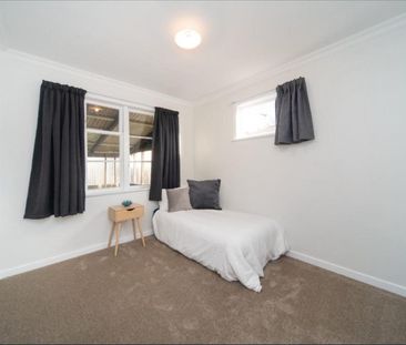 Tidy, Modern & warm home - Photo 3