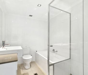 Two Bedroom Stunner in the Heart of Dee Why - Photo 4