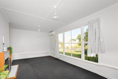 Feilding - 3 Bedrooms - Photo 5