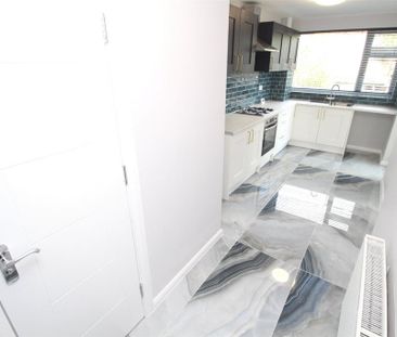 3 bedroom end of terrace house to rent - Photo 5