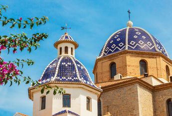 LONG TERM RENTAL Beautiful villa with sea views for rent in Benissa coast with 5 bedrooms.