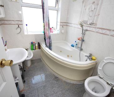 5 bedroom semi-detached house to rent - Photo 6