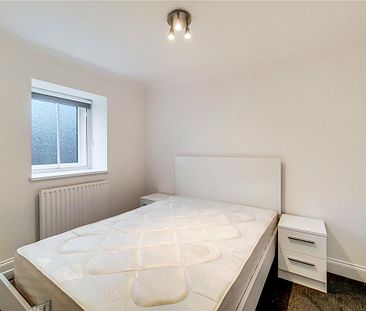 1 bedroom in 31-33 Sutton Court Road - Photo 4