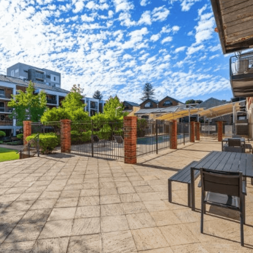 Newly renovated, in sought-after complex 15 mins walk from CBD - Photo 1