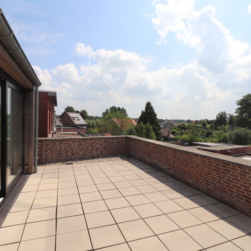 Dakappartement met 1 slaapkamer, terras en garage. - Photo 1