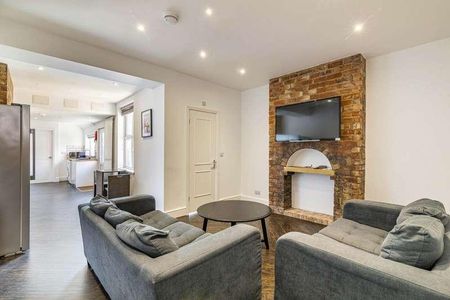 Scorer St // Bed & Bath // Available Now!, LN5 - Photo 4